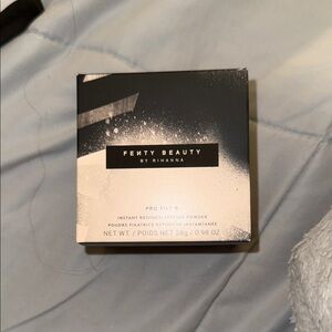 Fenty Beauty Pro Filt'r Setting Powder - Black and Cream